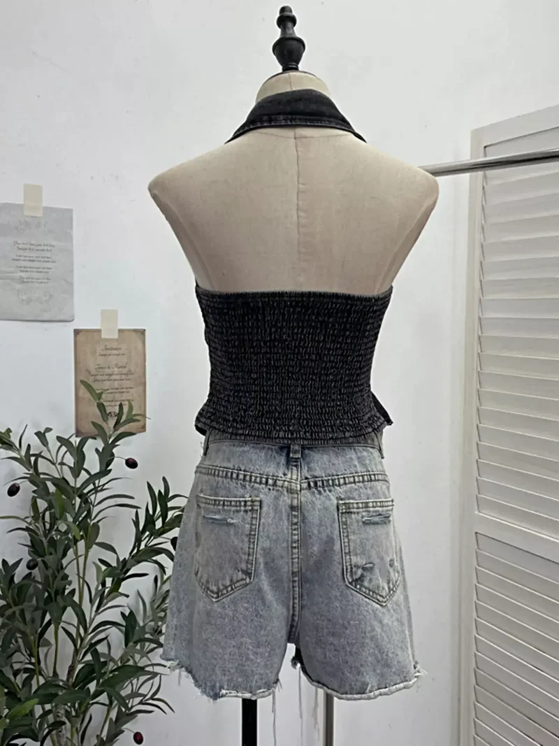Elegante denim haltertop met smockwerk en knoopdetails - perfecte pasvorm voor alle maten