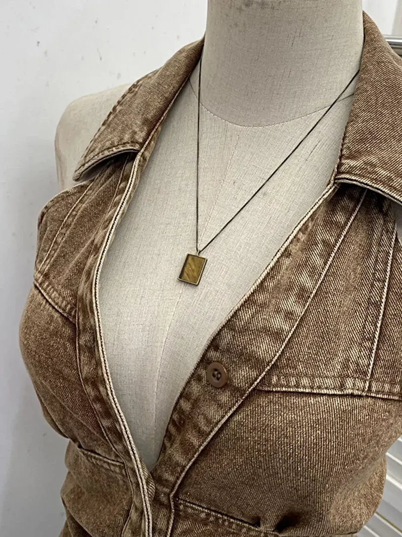 Elegante denim haltertop met smockwerk en knoopdetails - perfecte pasvorm voor alle maten
