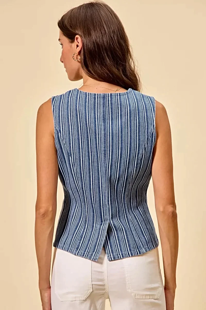 Stijlvol gestreept denim vestje - Slim fit model met knoopsluiting aan de voorkant, ideaal om te combineren met andere kledingstukken.