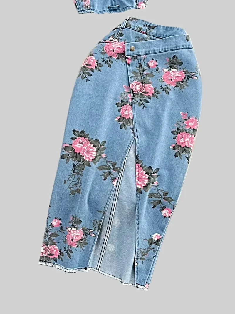 Topje en rok met bloemenprint en sweetheart-halslijn, bestaande uit een set van denim en een topje.