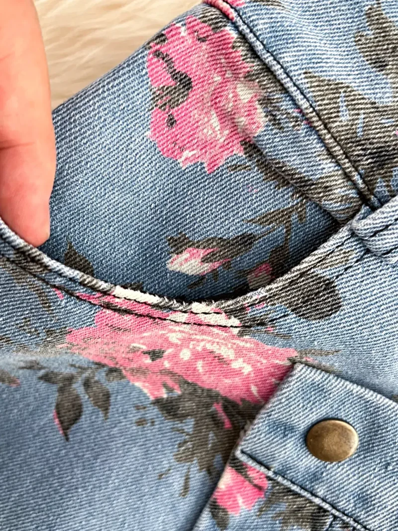 Topje en rok met bloemenprint en sweetheart-halslijn, bestaande uit een set van denim en een topje.