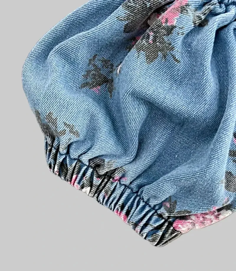Topje en rok met bloemenprint en sweetheart-halslijn, bestaande uit een set van denim en een topje.