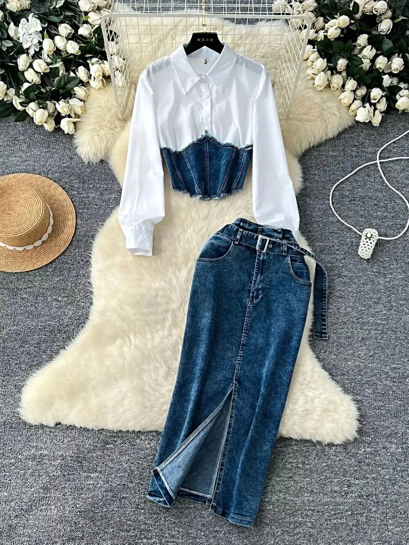 Trendsi top van denim met gerafelde details en patchwork, gecombineerd met een maxi-rok met split - tweedelige denim outfit