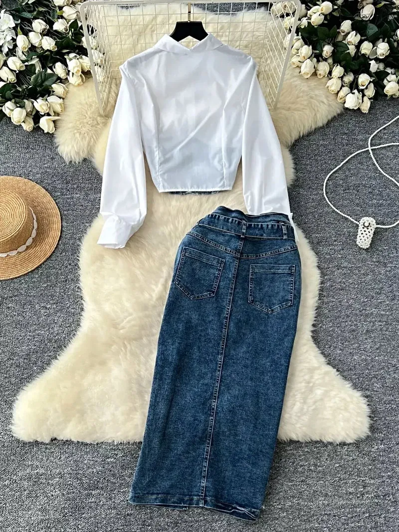 Trendsi top van denim met gerafelde details en patchwork, gecombineerd met een maxi-rok met split - tweedelige denim outfit