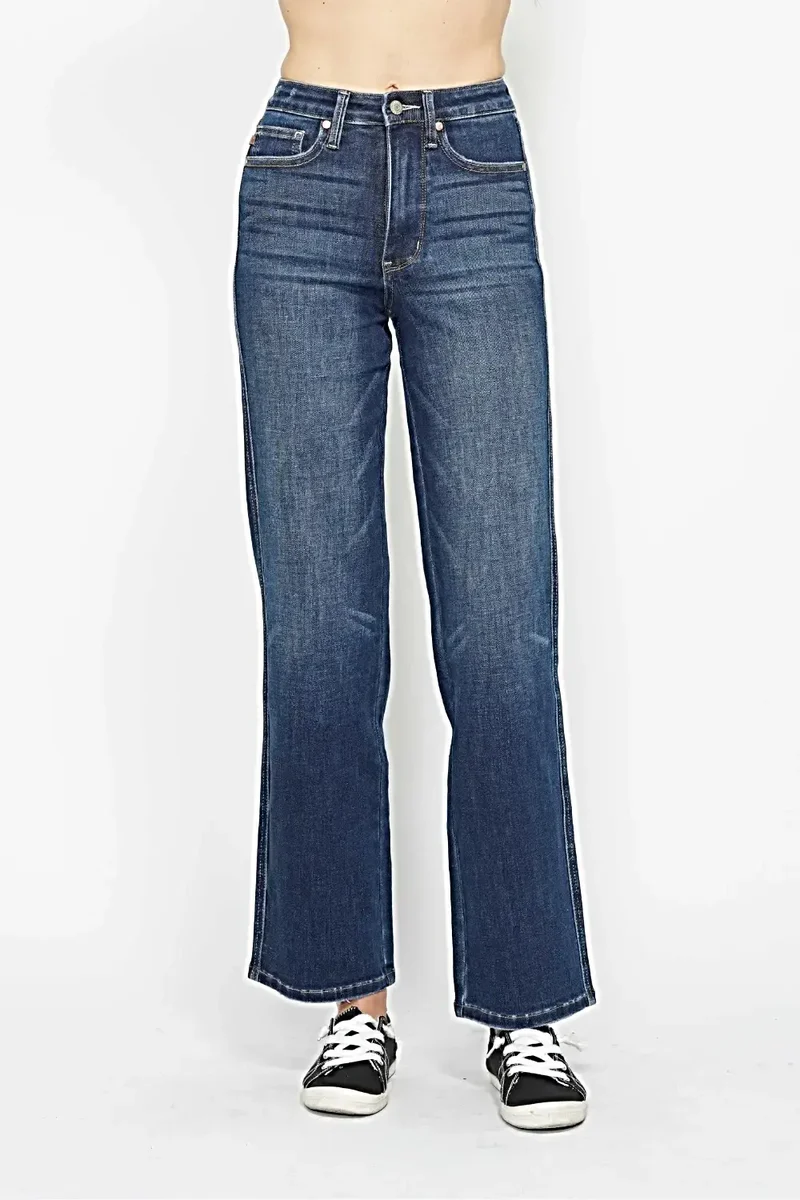 Judy Blue jeans met hoge taille en buikcorrectie voor een flatterende pasvorm en een slank silhouet.