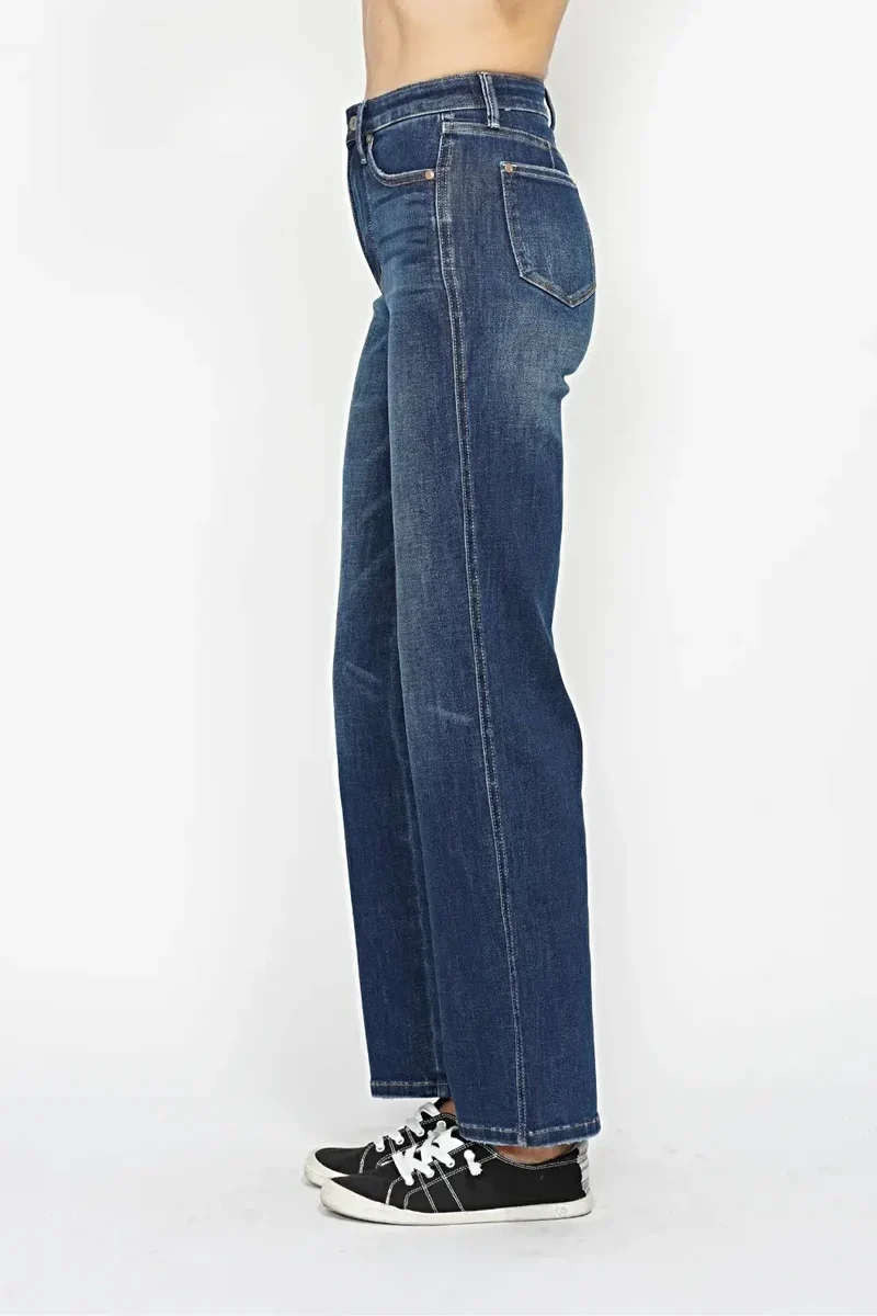 Judy Blue jeans met hoge taille en buikcorrectie voor een flatterende pasvorm en een slank silhouet.