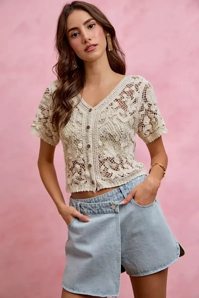 Elegante denim wikkelrok – vintage afwerking, met zakken, 100% katoen voor een moeiteloze stijl.
