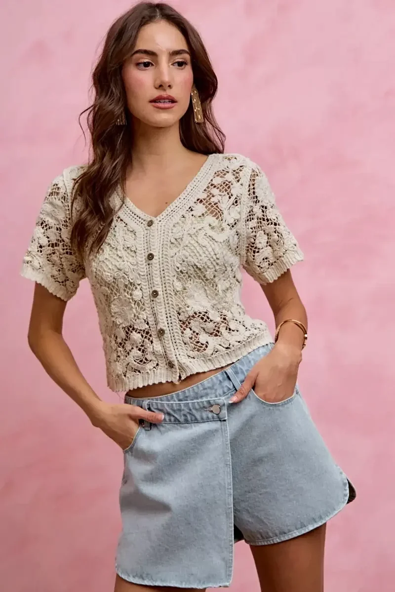Elegante denim wikkelrok – vintage afwerking, met zakken, 100% katoen voor een moeiteloze stijl.