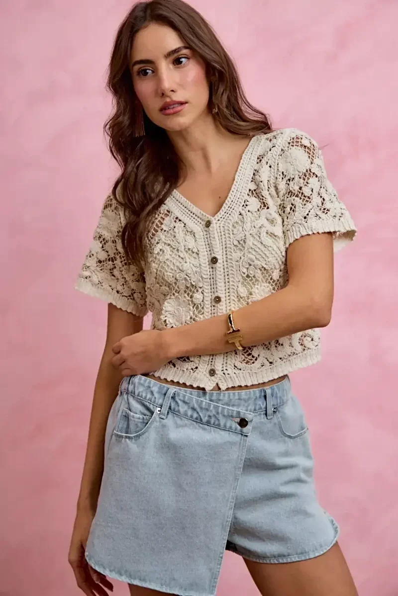 Elegante denim wikkelrok – vintage afwerking, met zakken, 100% katoen voor een moeiteloze stijl.