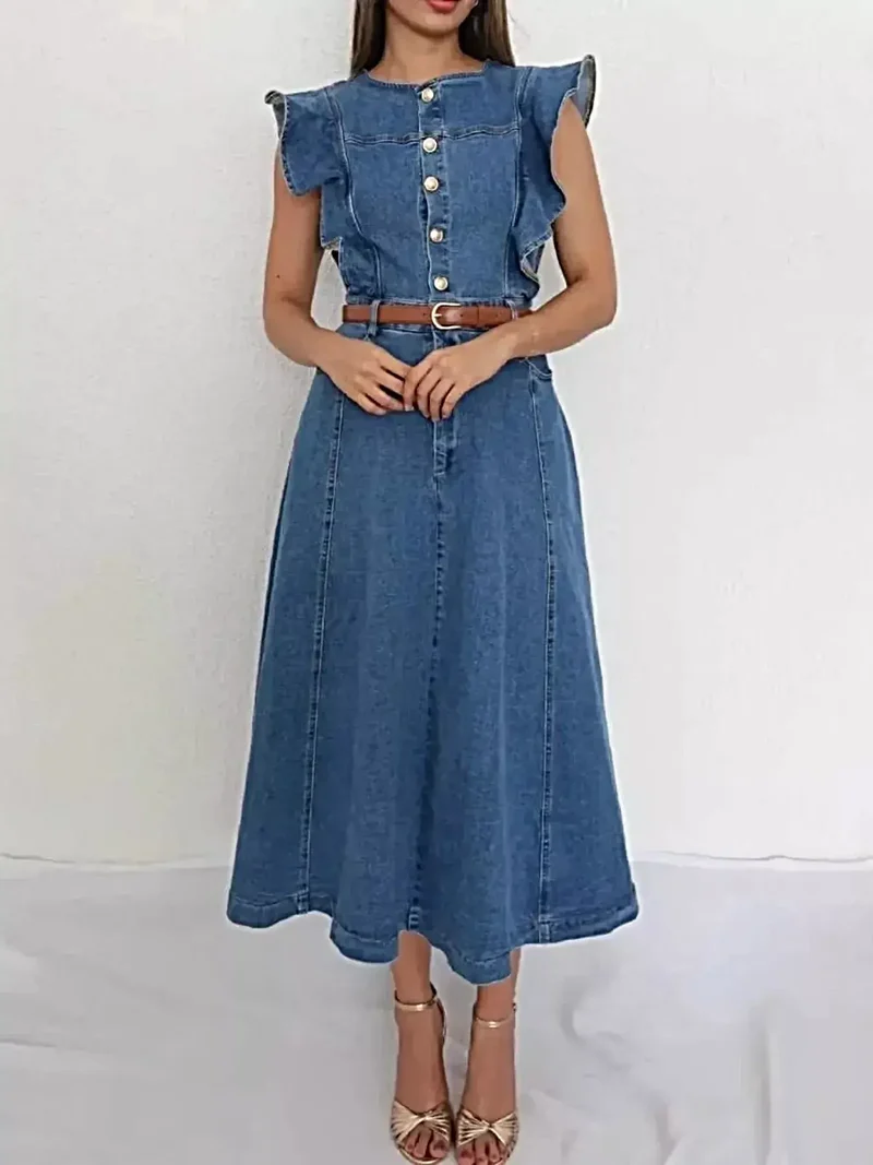 Elegante denim jurk met ruches, knoopsluiting aan de voorkant, ceintuur in de taille en zonder stretch.
