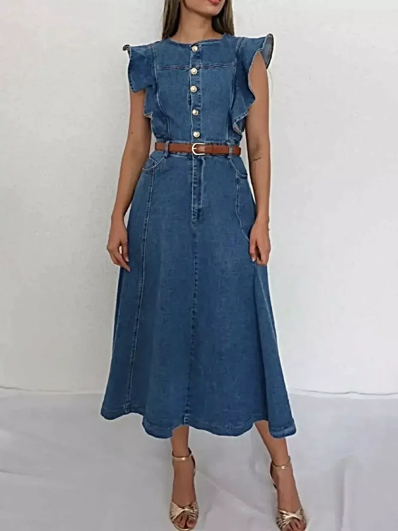 Elegante denim jurk met ruches, knoopsluiting aan de voorkant, ceintuur in de taille en zonder stretch.