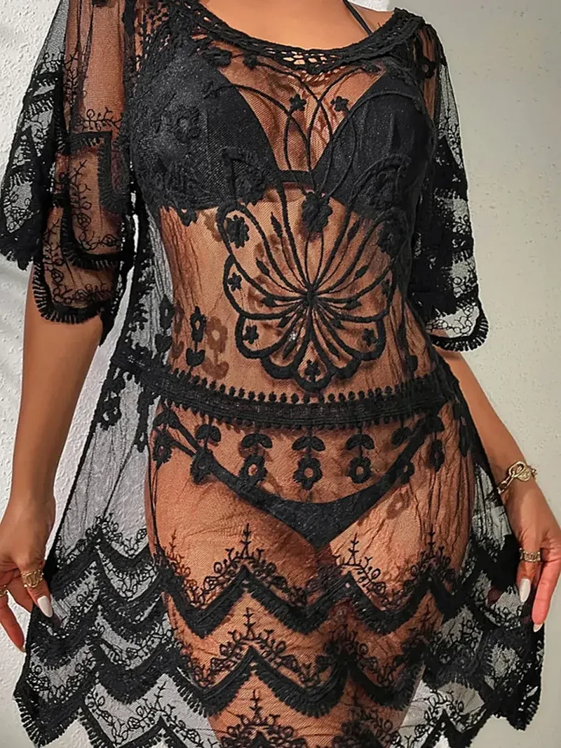 Luxe doorschijnende top met korte mouwen en ronde hals van kant – elegante cover-up