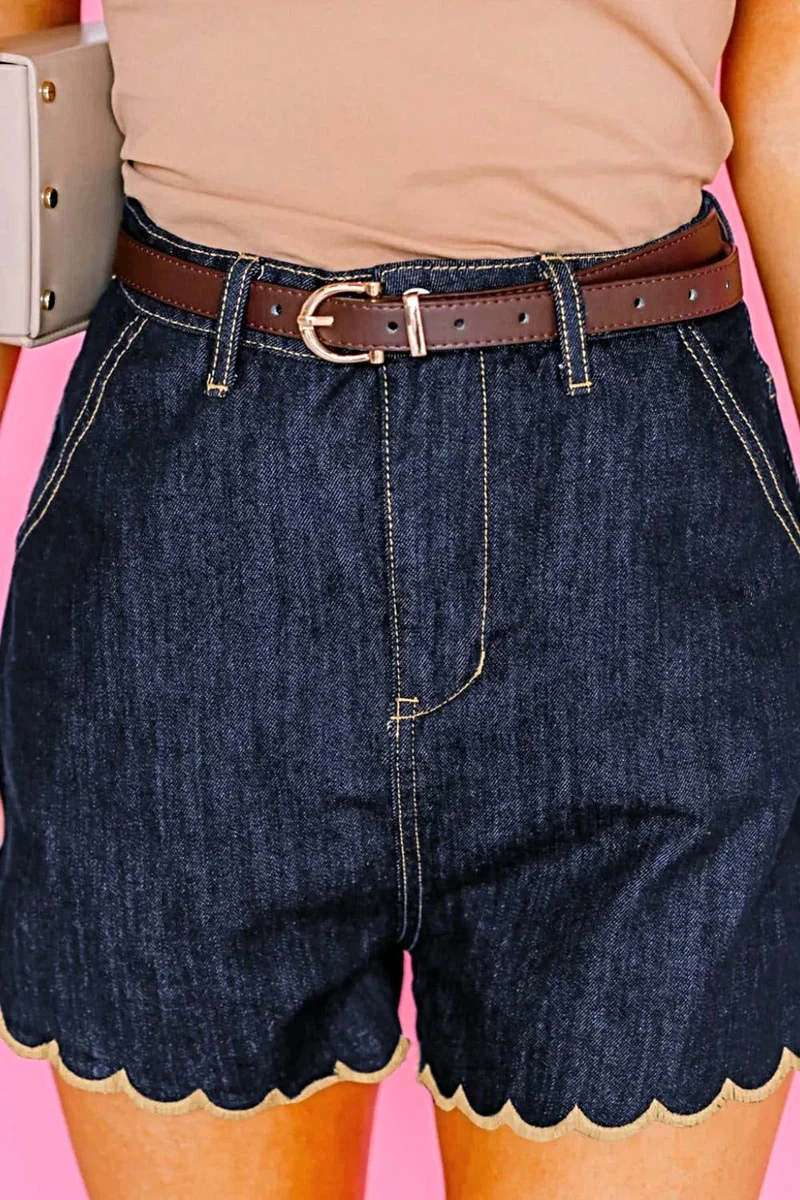 Hoogwaardige shorts met geschulpte zoom voor dames - Katoenmix, knoopsluiting, ideaal voor de zomer.