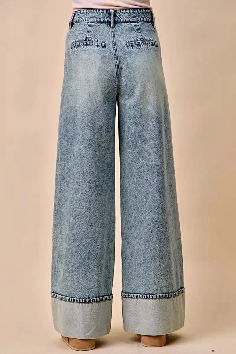 Elegante jeans met wijde pijpen en plooien - middelhoge taille, comfortabele pasvorm en tijdloze stijl.
