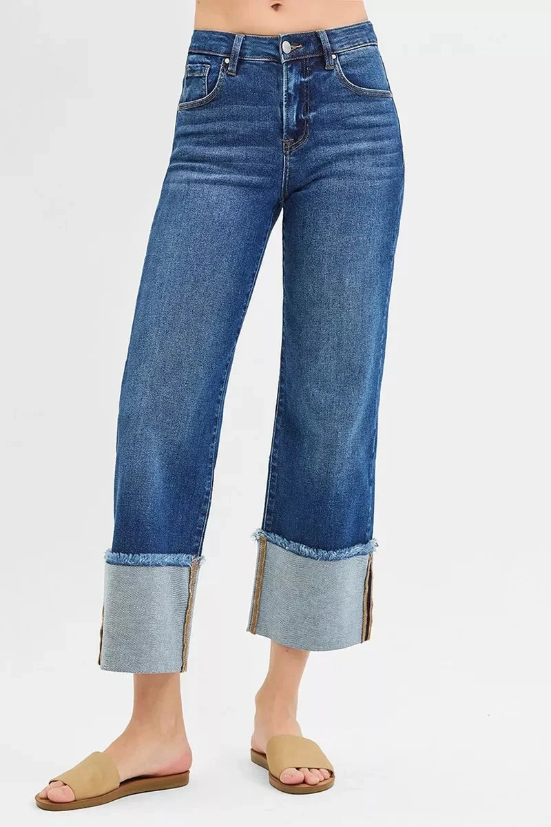 Trendy cropped jeans met middelhoge taille en wijde pijpen in grote maten, met omgeslagen zoom - Stijlvol comfort in denim