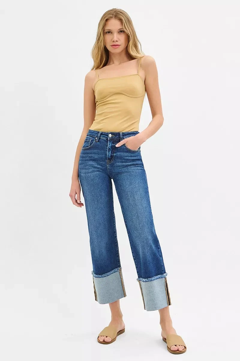 Trendy cropped jeans met middelhoge taille en wijde pijpen in grote maten, met omgeslagen zoom - Stijlvol comfort in denim
