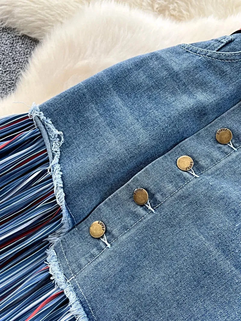 Gestreepte patchworkrok in grote maten met asymmetrisch design en onafgewerkte zoom voor een moeiteloze stijl.