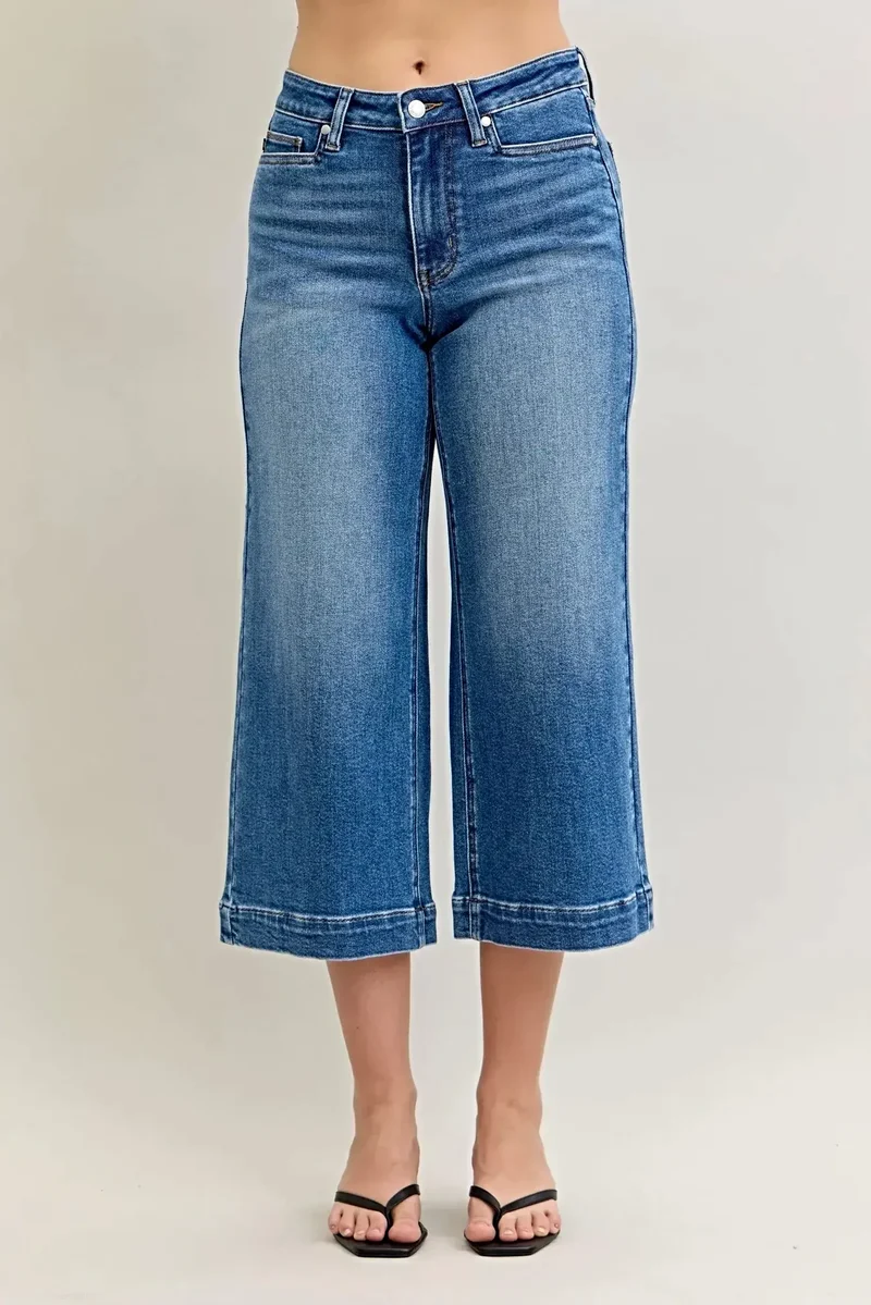 Judy Blue cropped jeans met middelhoge taille - Trendy model met wijde pijpen, zakken en comfortabele stretch.