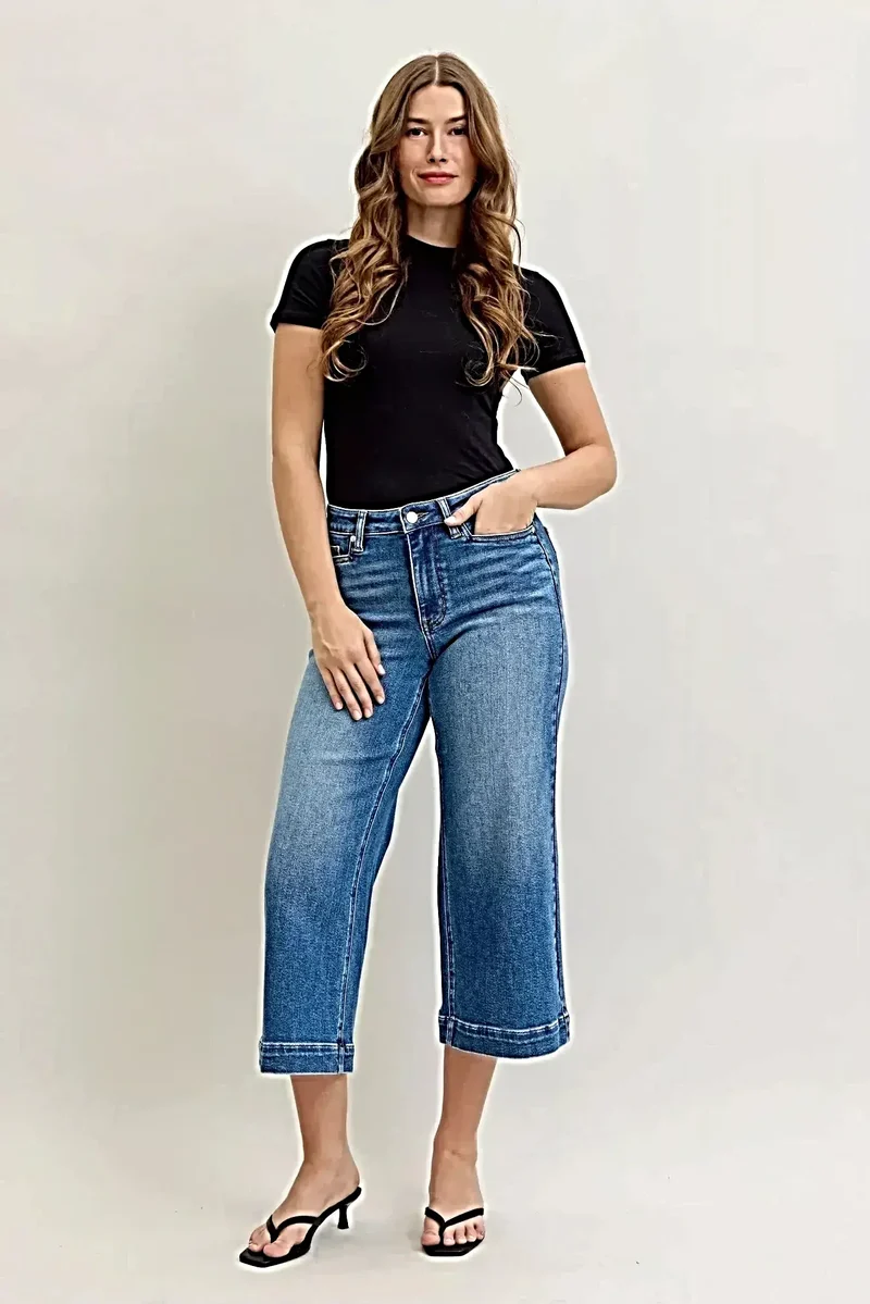 Judy Blue cropped jeans met middelhoge taille - Trendy model met wijde pijpen, zakken en comfortabele stretch.