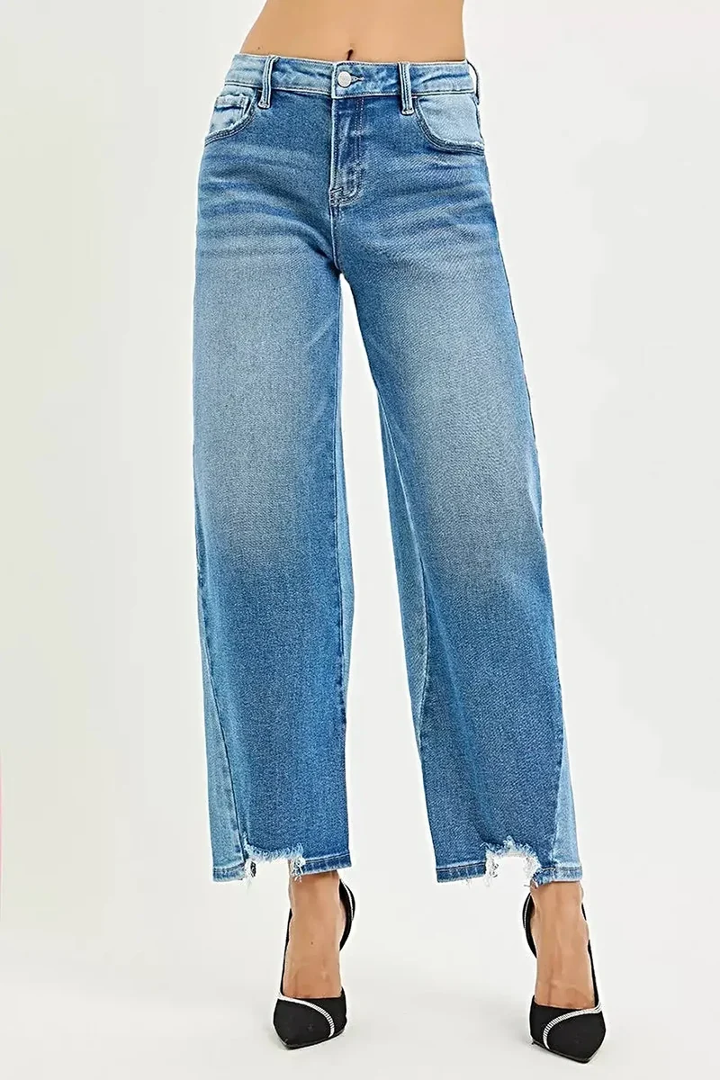 Trendy slouchy jeans in grote maten met contrasterende wassing en cropped lengte.