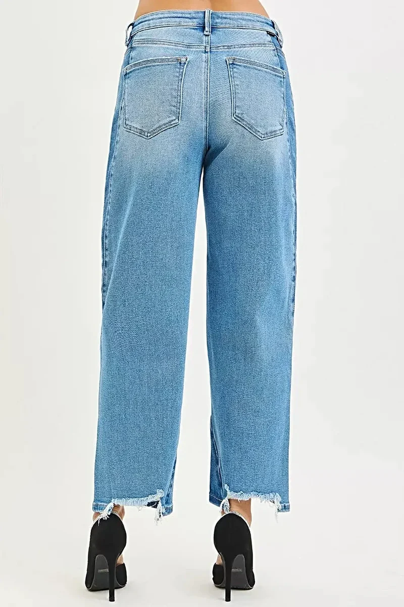 Trendy slouchy jeans in grote maten met contrasterende wassing en cropped lengte.