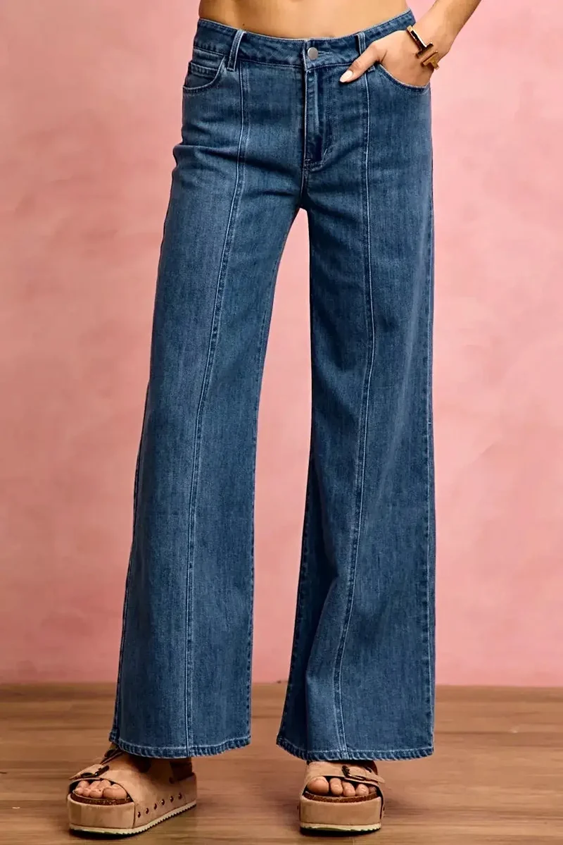 Elegante stretchdenim jeans met middelhoge taille en stijlvolle naaddetails voor comfort de hele dag door.