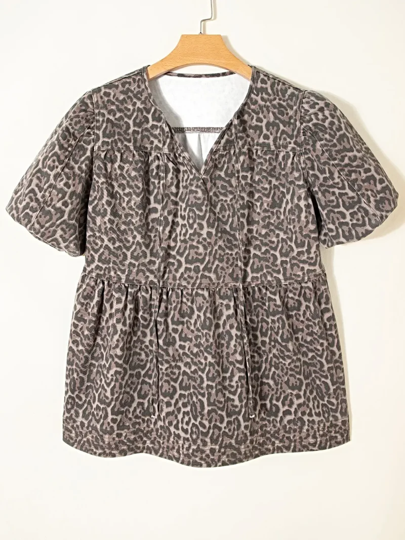 Stijlvolle top met luipaardprint en ruches aan de zoom - Gemaakt van denimstof voor een moeiteloos chique look.