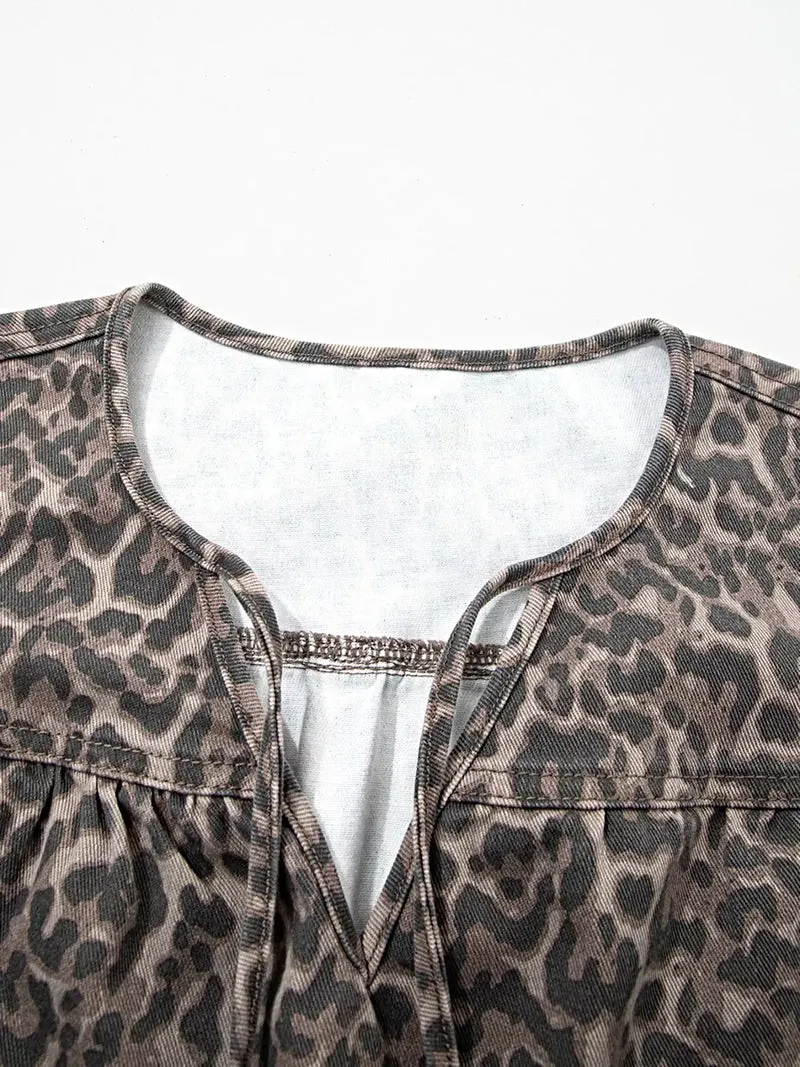 Stijlvolle top met luipaardprint en ruches aan de zoom - Gemaakt van denimstof voor een moeiteloos chique look.