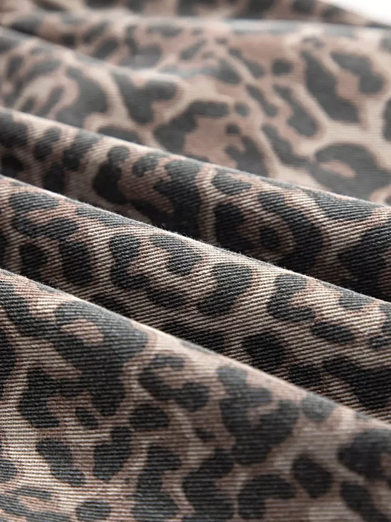 Stijlvolle top met luipaardprint en ruches aan de zoom - Gemaakt van denimstof voor een moeiteloos chique look.