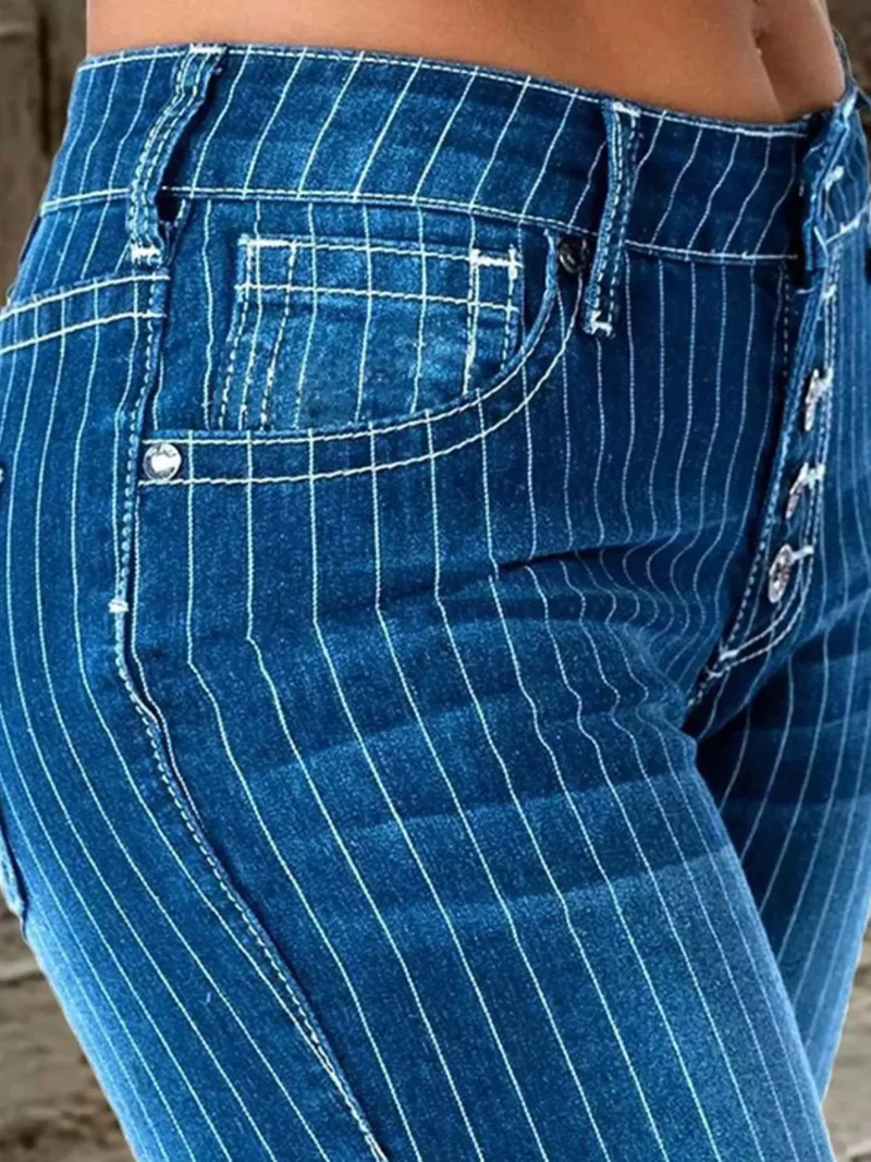 Gestreepte flared jeans met knoopsluiting