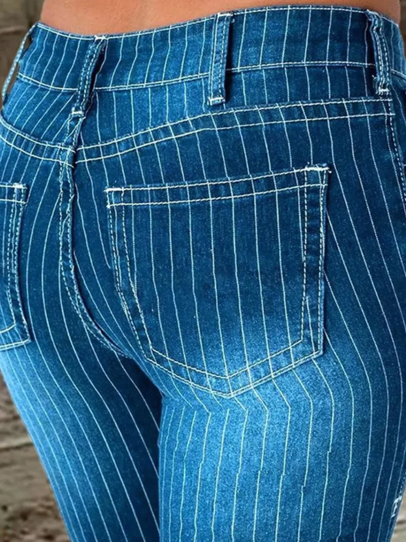 Gestreepte flared jeans met knoopsluiting