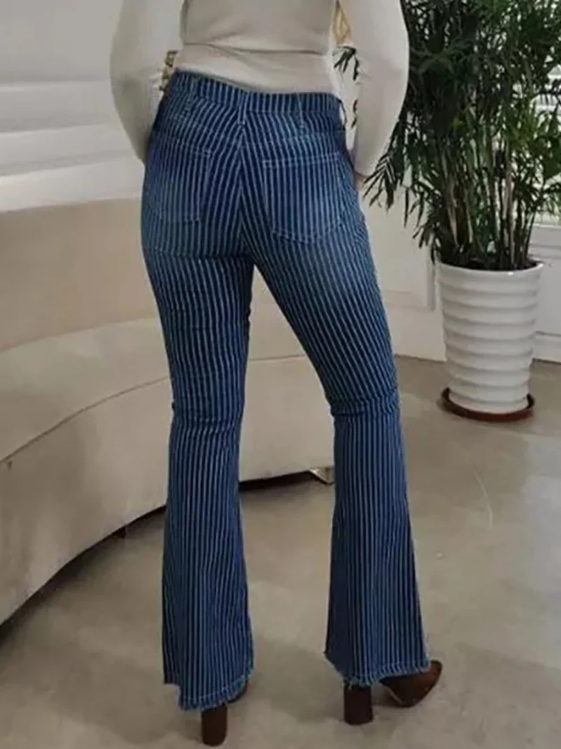 Gestreepte flared jeans met knoopsluiting