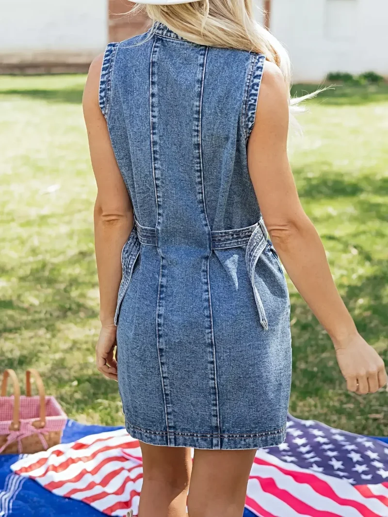 Stijlvolle mouwloze denim jurk met riem en knoopjes - casual chic voor elke gelegenheid