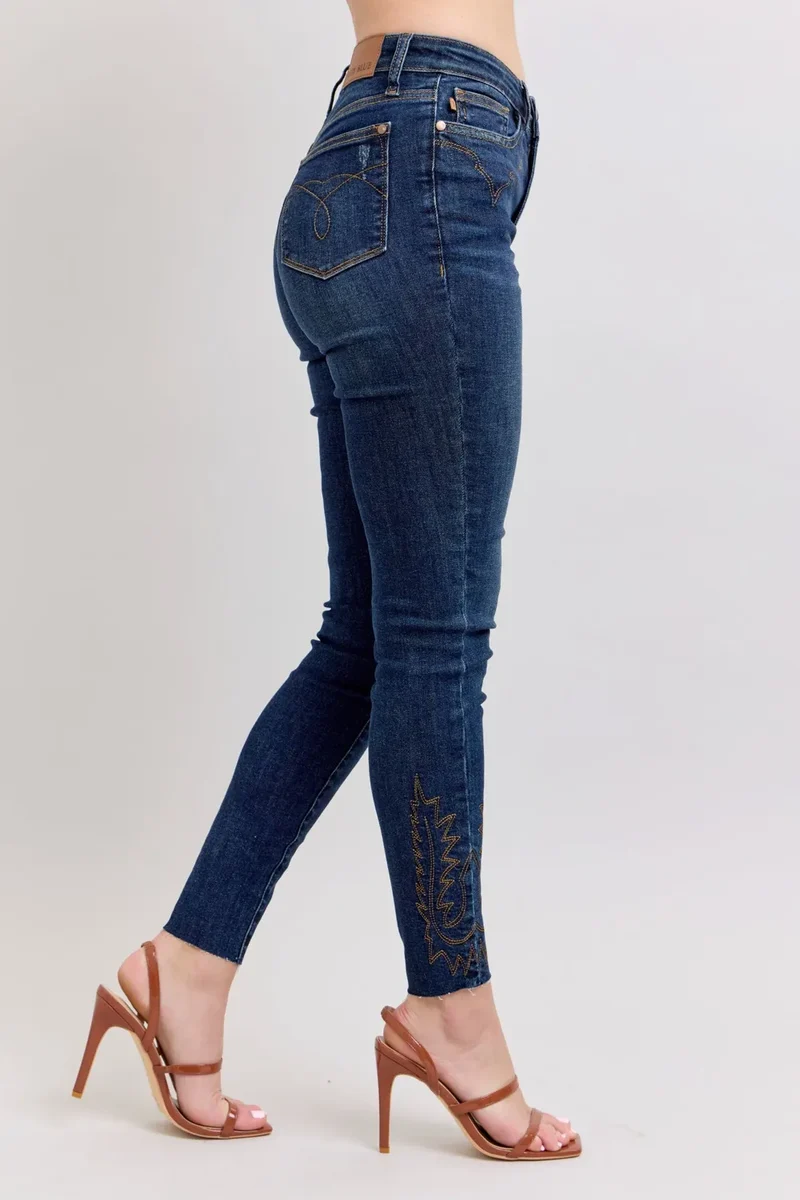 Judy Blue Full Size Geborduurde High Rise Skinny Jeans Plus Size