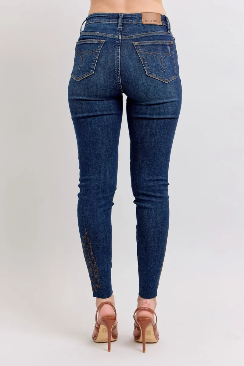 Judy Blue Full Size Geborduurde High Rise Skinny Jeans Plus Size