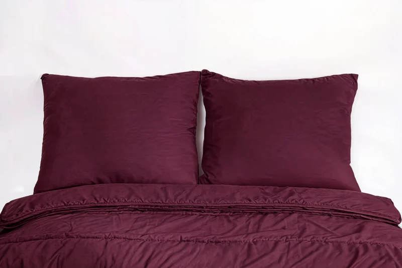 Zelesta Comfort Uni 4-Jahreszeiten Bettdecke - Bordeaux