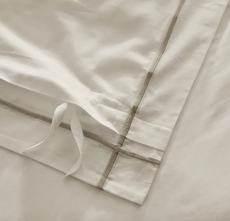 Signature Embellished Duvet Set - White/Oak Embroidered