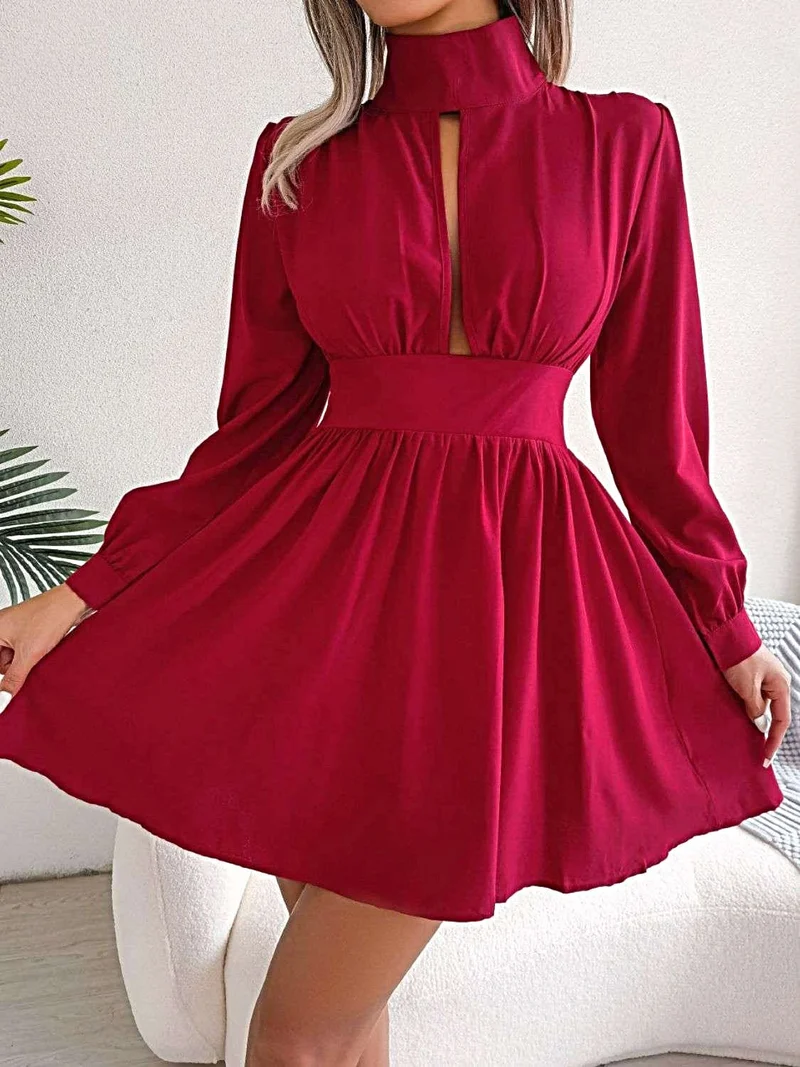 Elegante effen mini-jurk voor dames met ruches, een sleutelgatuitsparing en knoopjes, in A-lijn model, met lange mouwen.