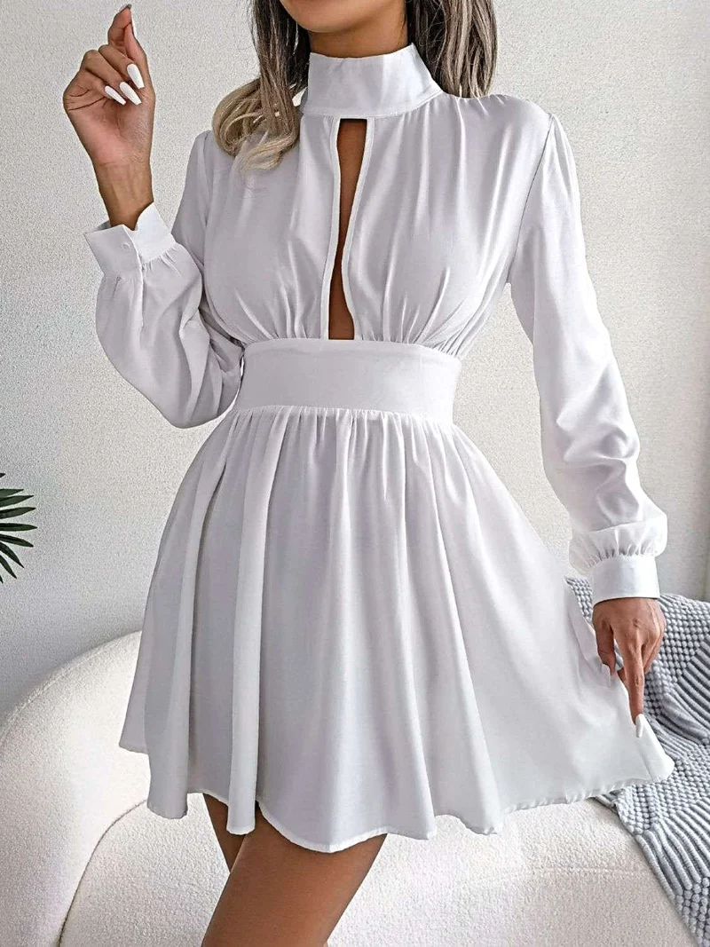 Elegante effen mini-jurk voor dames met ruches, een sleutelgatuitsparing en knoopjes, in A-lijn model, met lange mouwen.