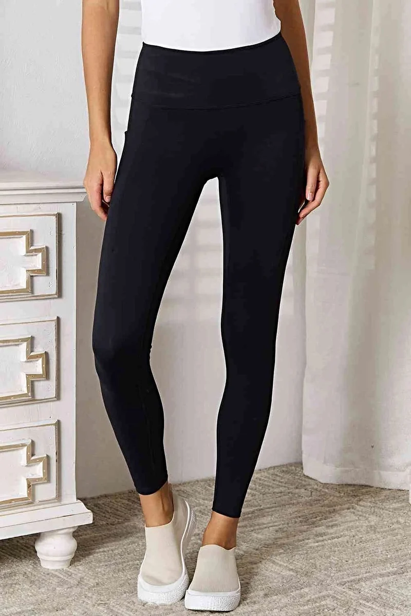 Luxe sportlegging met brede tailleband en zakje, licht elastisch voor optimaal comfort.