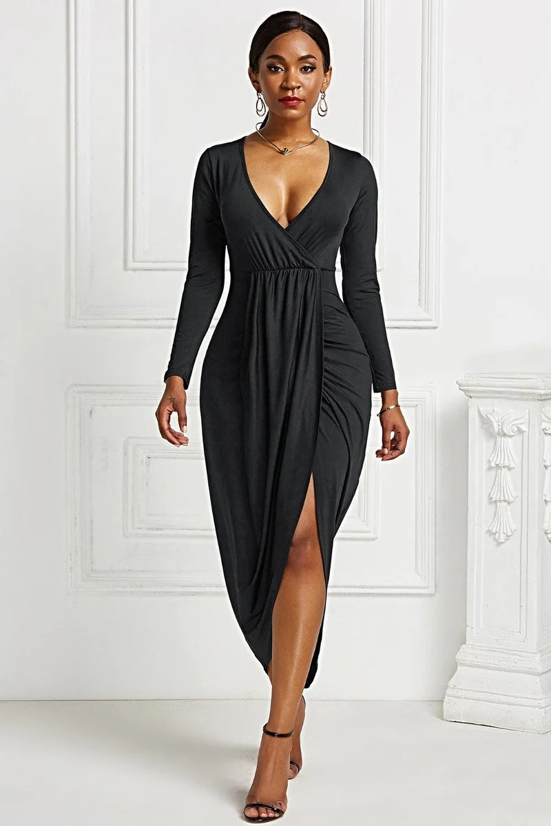 Geplooide maxi-jurk met overslagkraag, lange mouwen, asymmetrische zoom en stretchstof.