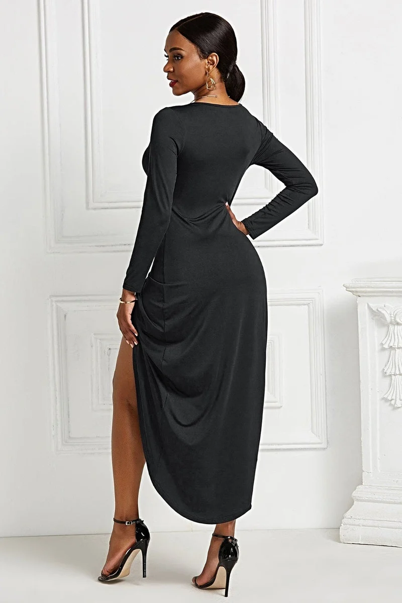 Geplooide maxi-jurk met overslagkraag, lange mouwen, asymmetrische zoom en stretchstof.