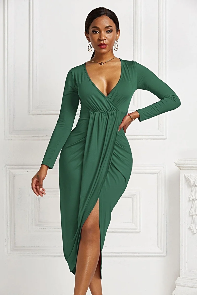 Geplooide maxi-jurk met overslagkraag, lange mouwen, asymmetrische zoom en stretchstof.