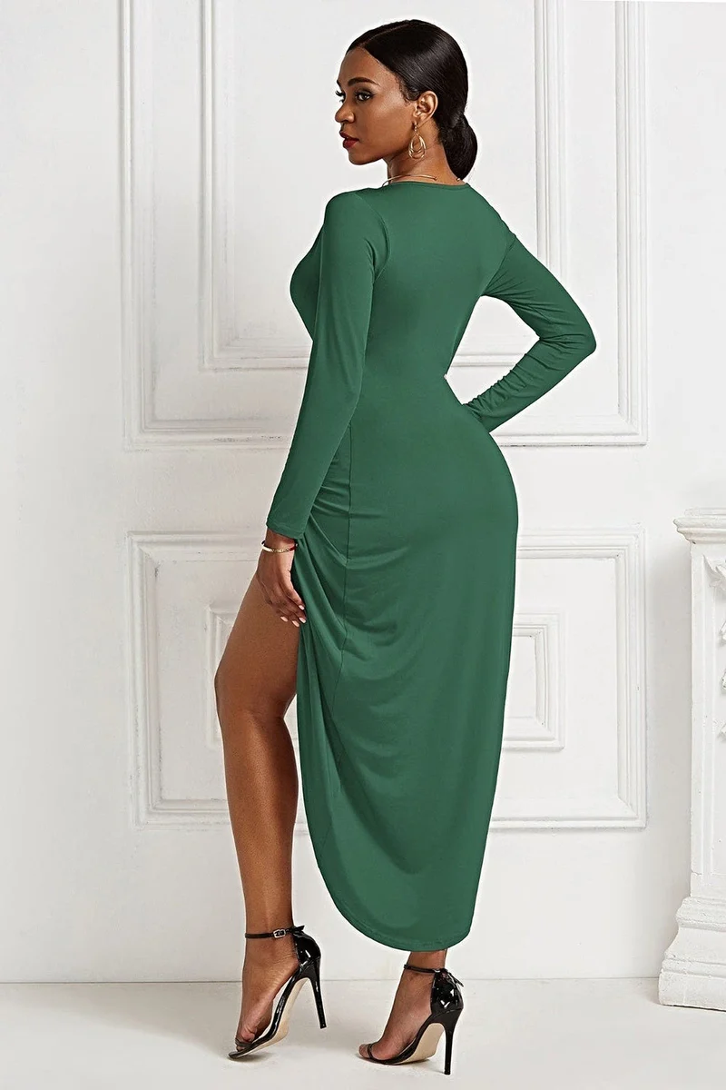 Geplooide maxi-jurk met overslagkraag, lange mouwen, asymmetrische zoom en stretchstof.