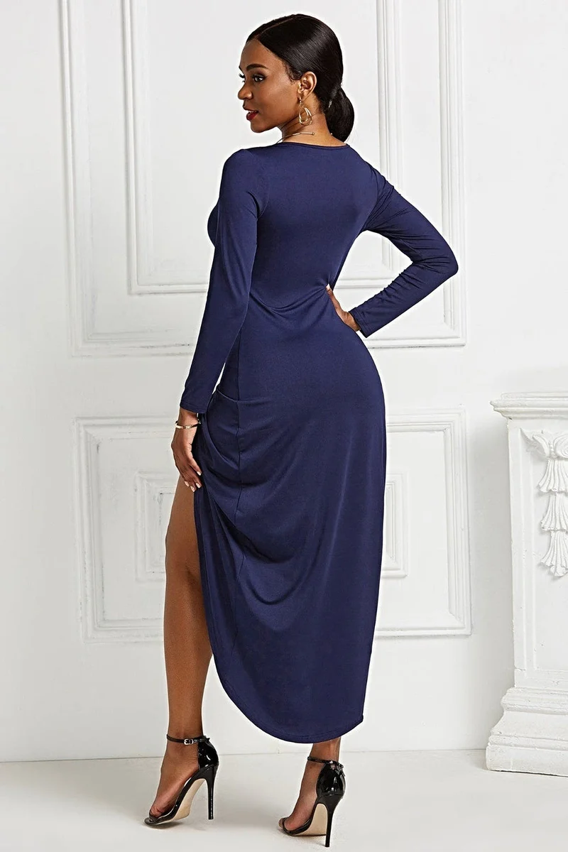 Geplooide maxi-jurk met overslagkraag, lange mouwen, asymmetrische zoom en stretchstof.