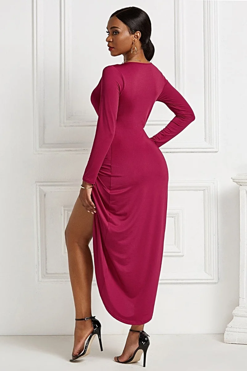 Geplooide maxi-jurk met overslagkraag, lange mouwen, asymmetrische zoom en stretchstof.