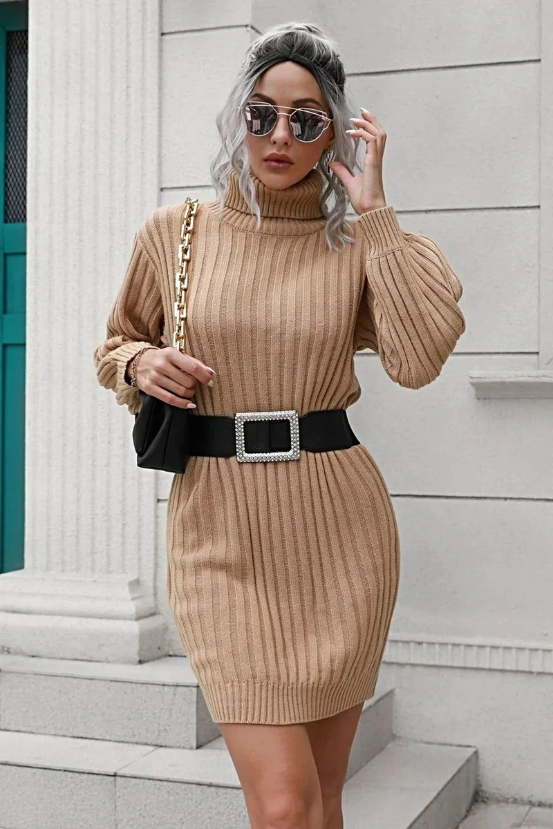 Damesjurk van geribbelde sweaterstof met col, lange mouwen en elegante minilengte