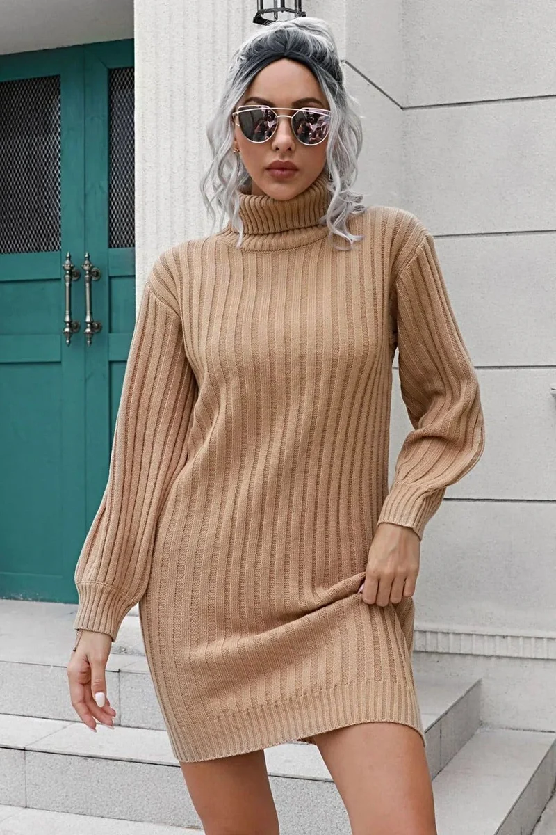 Damesjurk van geribbelde sweaterstof met col, lange mouwen en elegante minilengte