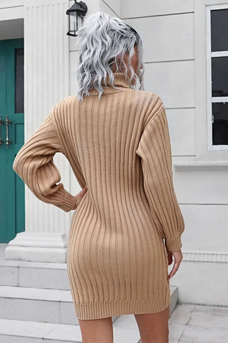 Damesjurk van geribbelde sweaterstof met col, lange mouwen en elegante minilengte