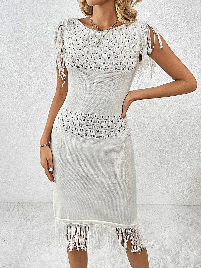 Trui-jurk met franjes, opengewerkte boothals en elegante, opvallende franjes.